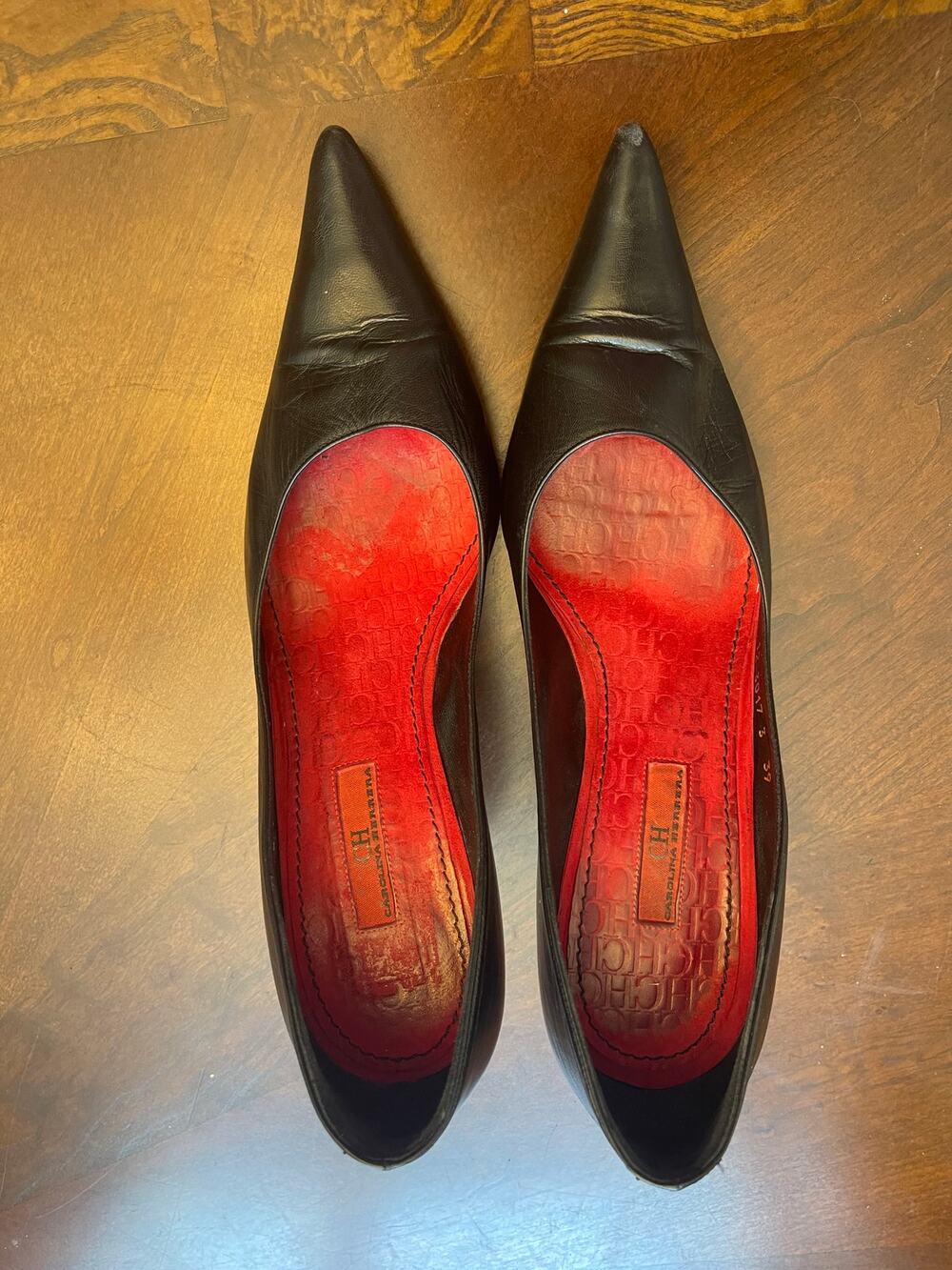 CH Carolina Herrera Black Leather Pointed-Toe Pumps Red CH Monogram Lining EU 39